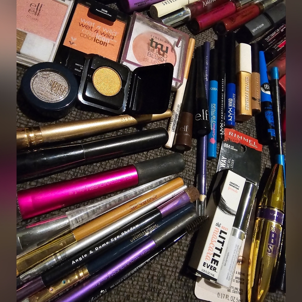 Makeup Bundle! - Picture 2 of 8